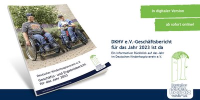 Bild mit zwei männlichen jungen Erwachsenen mit Baseballkappe im Rollstuhl, darunter der Text: Deutscher Kinderhospizverein e.V. Geschäfts- und Ergebnisbericht für das Jahr 2023. Darauf die Überschrift: DKHV e.V.-Geschäftsbericht für das Jahr 2023 ist da. Daneben zwei grüne Balken mit Text: in digitaler Version ab sofort online!